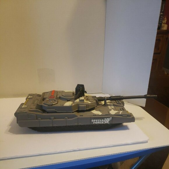 SPECIAL FORCE LARGE TANK SOUND LIGHTS WORKS - Picture 1 of 5